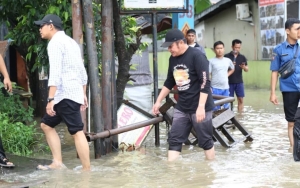 Banjir Palembang Tewaskan 2 Orang Bikin Gubernur Sumsel Turun Tangan, Warga Malah Sibuk Cari Walkot