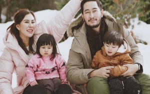 Ekspresi Gemas Anak Kembar Syahnaz Sadiqah Saat Perdana Main Salju Tuai Sorotan Publik