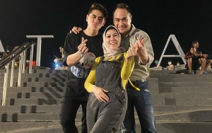 Bukti Akrab Athalla Naufal Dengan Ferry Irawan, Venna Melinda Malu-Malu Pamer Cincin di Jari Manis