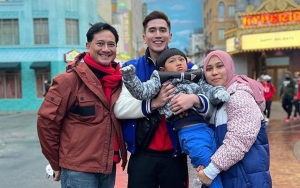 Verrell Bramasta Pamer Momen Liburan Bareng Sang Ayah dan Ibu Sambung