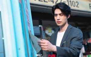 Totalitas Akting, Lee Dong Wook Tak Ragu Minta Ditendang Saat Syuting 'Bad and Crazy'