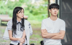 Lovestagram Kim Da Mi dan Choi Woo Shik di Lokasi 'Our Beloved Summer' Auto Jadi Perbincangan