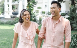 Donna Agnesia 'Menikah' Lagi dengan Darius Sinathrya, Tulis Pesan Haru Anniversary ke-15