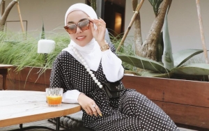 Jawab Tantangan Netizen, Medina Zein PD Pamer Foto Tanpa Filter dan Makeup