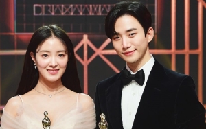 Lee Se Young dan Junho 2PM Asyik Bertatapan di Lokasi Syuting 'The Red Sleeve', Sutradara Ngakak