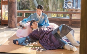 Ketiduran, Lee Se Young Jadi Korban Kejahilan Junho 2PM di Lokasi 'The Red Sleeve'