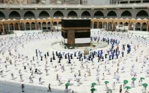 Malaysia Setop Sementara Perjalanan Umrah Demi Tekan Infeksi Omicron