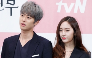 Manis Banget, Begini Reaksi Krystal Saat Gong Myung Pamer Rambut Cepak Jelang Wamil