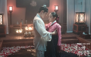 Junho 2PM Ingin Lebih Mesra Syuting Malam Pertama Dengan Lee Se Young di 'The Red Sleeve'