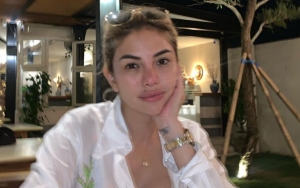 Nikita Mirzani Unggah Foto Liburan Bareng Ketiga Anaknya, Penampilan Loly Pakai Swimsuit Disorot