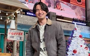 Lee Jin Wook Pamer Foto Diduga Pakai Jaket Batik, Ternyata Ini Jenis Outfit Sang Aktor