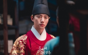 Junho 2PM Ternyata Tidur Bareng Pemeran 'The Red Sleeve' Ini Saat Syuting Adegan Sekarat