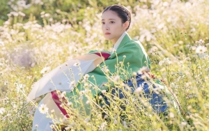 Tak Beda Dari Penonton, Lee Se Young Nangis Nonton Episode Terakhir 'The Red Sleeve'