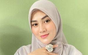 Reaksi Henny Rahman Usai Heboh Skandal Ciuman eks Suami Zikri Daulay, Sentil Hidup Sengsara?