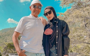 Zaskia Sungkar Kabarkan Sang Ayah Dilarikan ke RS, Ternyata Sudah Lama Derita Penyakit Ini