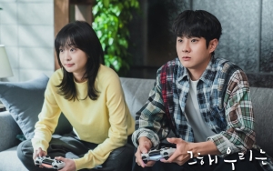 Choi Woo Shik Terungkap Anak Angkat, Kim Da Mi Beri Ciuman di 'Our Beloved Summer'