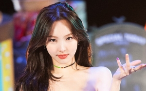 Nayeon TWICE 'Ahlinya' Mirror Selfie, Intip 9 Potret Seleb Yang Fotogenik Abis Dan Instagramable