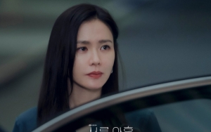 Jadi Dokter Kaya Raya, Son Ye Jin Tampil Paripurna di Foto Adegan 'Thirty Nine'
