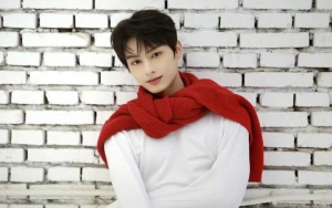 Jun SEVENTEEN Syok Sosok Asli usai Salah Tulis Satu Huruf Nama Fans 