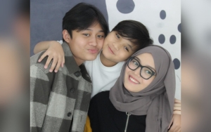 Putri Delina Mesra Bareng Adik Dikira Pacar Baru, Penampilan Glow Up Rizwan Jadi Sorotan