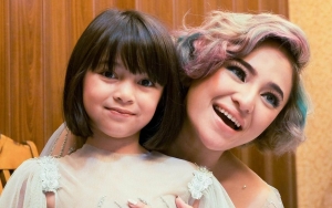 Momen Kebersamaan Marshanda dan Putrinya Bikin Gemas, Bak Kakak Adik Sedang Main Bersama