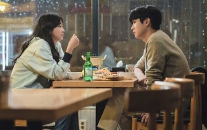 Intip Kencan Uwu Choi Woo Shik dan Kim Da Mi di Cuplikan Foto Adegan 'Our Beloved Summer'