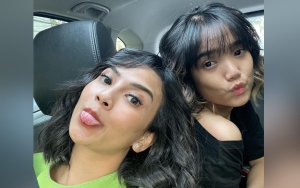 Fuji Pamer Pose Beda dari Biasa Usai Kena Cibir, Makin Jadi ‘Kembaran’ Vanessa Angel?