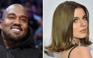 Kanye West dan Julia Fox Debut Sebagai Couple Di Red Carpet Paris Fashion Week, Serasi Kenakan Denim