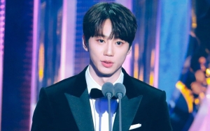 Sama-Sama Penyanyi, Lee Jun Young Beber Perbedaan Perannya di 'Let Me Be Your Knight' & 'Imitation'