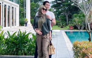 Syahrini Semringah Dapat Kiriman Hampers Imlek dari Mantan Pacar Reino Barack, Siapa?