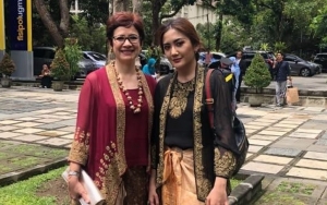 Tangis Nurul Arifin Pecah Cium Maura Magnalia Terakhir Kali, Beri Pesan untuk Para Orangtua