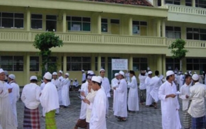 Ratusan Pesantren di Indonesia Masih Terafiliasi dengan 3 Jaringan Teroris