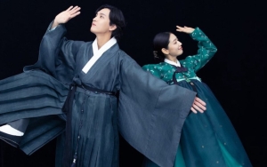 Dunia Milik Berdua, Park Shin Hye dan Choi Tae Joon Bahagia Banget di Foto Nikahan Terbaru