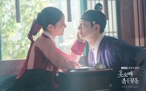 Junho Keceplosan Ungkap Nantikan Ciuman Dengan Lee Se Young di 'The Red Sleeve'