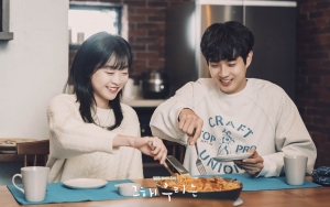 Puji Habis-Habisan, Kim Da Mi Nyaman Akting Bareng Choi Woo Shik di 'Our Beloved Summer'