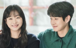 Tanpa Kata-Kata, Pengakuan Cinta Choi Woo Shik pada Kim Da Mi di 'Our Beloved Summer' Jadi Sorotan