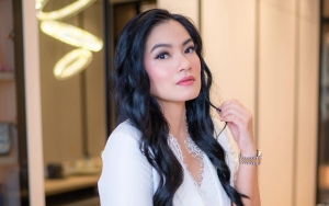 Titi Kamal Ungkap Alasan Tetap Pertahankan Rambut Hitam Panjang
