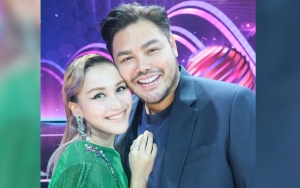 Ivan Gunawan Nyanyi Lagu 'Belum Siap Kehilangan', Ekspresi Ayu Ting Ting Jadi Sorotan