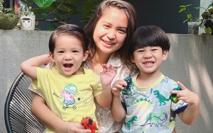 Anak Bungsu Putri Titian Nangis Kejer Saat Lihat Isi Amplop Angpau, Kok Bisa?