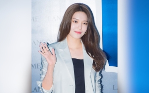 Bukan Sang Pacar, Ini Identitas 'Cowok' yang Bayangannya Terpantul di Gelas Sooyoung SNSD