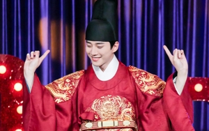 'The Red Sleeve' Sukses Besar, Junho Tepati Janji Menari 'My House' dengan Kostum Raja