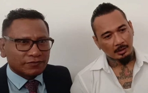 Jerinx SID Ingin Polisi Segera Rilis Foto Adam Deni Pakai Rompi Tahanan