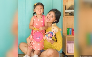 Sharena Delon Bangga Putri Cantik 'Lulus' ASI di Usia 3 Tahun, Bongkar Kisah Minim Drama