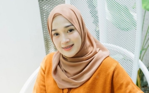 Adik Ayus Sabyan Ungkap Ririe Fairus Kerap Curhat Didekati Brondong, Bakal Segera Menikah? 