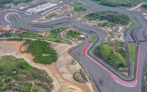 Ratusan Pemuda Bakar Ban di Depan Sirkuit Mandalika, Protes Tak Diberdayakan Dalam Ajang MotoGP 