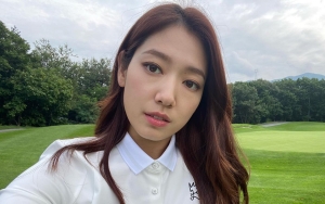 Pengantin Baru, Lucunya Park Shin Hye Sibuk Ngadu Momongan di Rumah
