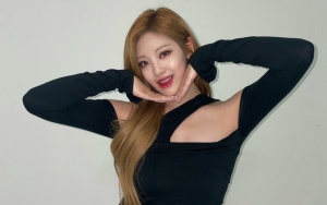 Netizen Tunjukkan Protes Soal Dukungan Ningning aespa ke Atlet Tiongkok dengan Gunting Photocard