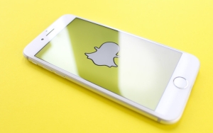 Snapchat Kenalkan Mid-Story Ads, Pakai Sistem Bagi Hasil dengan Influencer