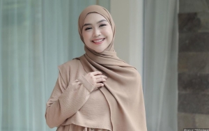 Ria Ricis Penasaran Ingin Digigit Anak Harimau Putih, Ternyata Begini Rasanya