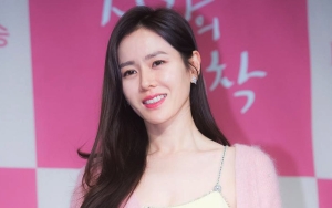Calon Manten, Cantiknya Son Ye Jin Sumringah Sapa Wartawan di Penampilan Publik Perdana